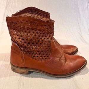 Vintage Woven Leather boots sz. 7.5/8